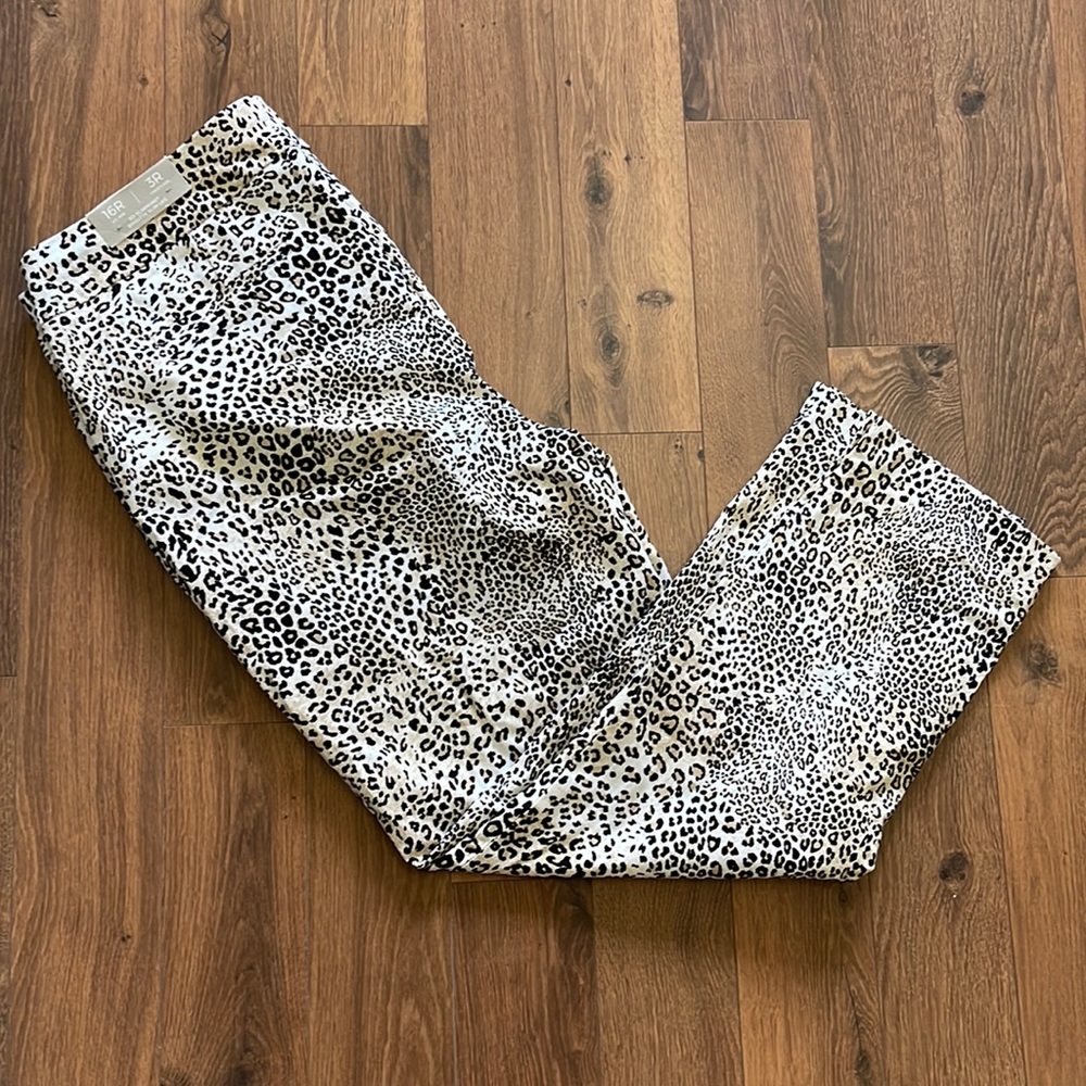 Chico's So Slimming Brigitte Animal Print SHIPS SAME DAY